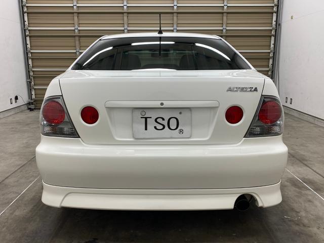 アルテッツァ ＲＳ２００　Ｚエディション　純正ＭＴ　ＴＲＤサスペンション　純正オプションＢＢＳ製ホイール　純正ＯＰネオカスタマイズバンパー　純正ＯＰサイドステップ　純正ＯＰリアアンダースポイラー　純正ＯＰフロアマット　ナビ　ＴＶ（4枚目）