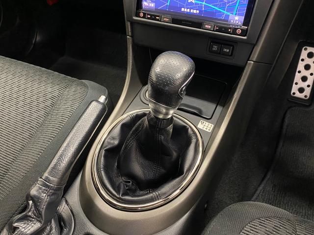 アルテッツァ ＲＳ２００　Ｚエディション　純正ＭＴ　ＴＲＤサスペンション　純正オプションＢＢＳ製ホイール　純正ＯＰネオカスタマイズバンパー　純正ＯＰサイドステップ　純正ＯＰリアアンダースポイラー　純正ＯＰフロアマット　ナビ　ＴＶ（13枚目）