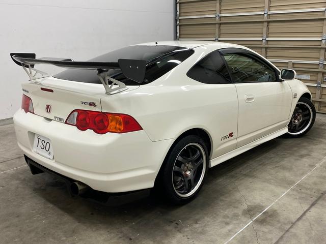 インテグラ タイプＲ　純正ＭＴ　ＨＫＳマフラー　ＲＥＣＡＲＯシート（フロント）　社外ウイング　社外ホイール　社外ボンネット　フロントｂｒｅｍｂｏ社製アルミ対向４ポットキャリパー　ＡＢＳ　フルオートエアコン　キーレス（2枚目）