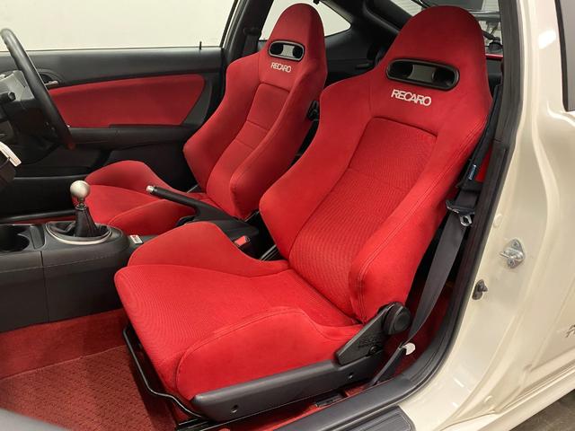 インテグラ タイプＲ　純正ＭＴ　ＨＫＳマフラー　ＲＥＣＡＲＯシート（フロント）　社外ウイング　社外ホイール　社外ボンネット　フロントｂｒｅｍｂｏ社製アルミ対向４ポットキャリパー　ＡＢＳ　フルオートエアコン　キーレス（12枚目）