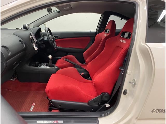 インテグラ タイプＲ　純正ＭＴ　ＨＫＳマフラー　ＲＥＣＡＲＯシート（フロント）　社外ウイング　社外ホイール　社外ボンネット　フロントｂｒｅｍｂｏ社製アルミ対向４ポットキャリパー　ＡＢＳ　フルオートエアコン　キーレス（13枚目）