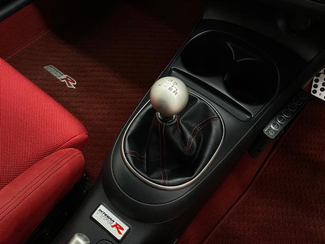 インテグラ タイプＲ　純正ＭＴ　ＨＫＳマフラー　ＲＥＣＡＲＯシート（フロント）　社外ウイング　社外ホイール　社外ボンネット　フロントｂｒｅｍｂｏ社製アルミ対向４ポットキャリパー　ＡＢＳ　フルオートエアコン　キーレス（17枚目）