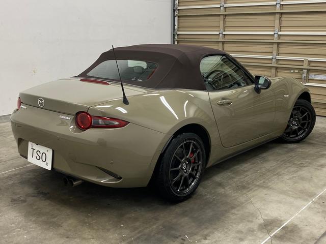 ロードスター ブラウン・トップ　純正ＭＴ　ワンオーナー　Ｂｒｅｍｂｏ社製フロント対向４ピストンキャリパー　１６インチＲＡＹＳ社製鍛造アルミホイール　シート（ナッパレザー／カラー：テラコッタ）　ソフトトップカラー：ブラウン（2枚目）