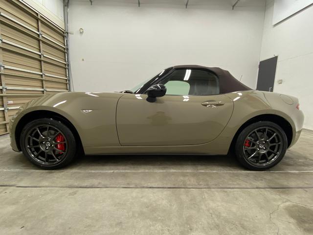 ロードスター ブラウン・トップ　純正ＭＴ　ワンオーナー　Ｂｒｅｍｂｏ社製フロント対向４ピストンキャリパー　１６インチＲＡＹＳ社製鍛造アルミホイール　シート（ナッパレザー／カラー：テラコッタ）　ソフトトップカラー：ブラウン（6枚目）