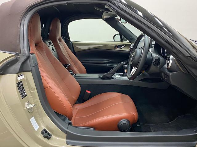 ロードスター ブラウン・トップ　純正ＭＴ　ワンオーナー　Ｂｒｅｍｂｏ社製フロント対向４ピストンキャリパー　１６インチＲＡＹＳ社製鍛造アルミホイール　シート（ナッパレザー／カラー：テラコッタ）　ソフトトップカラー：ブラウン（9枚目）