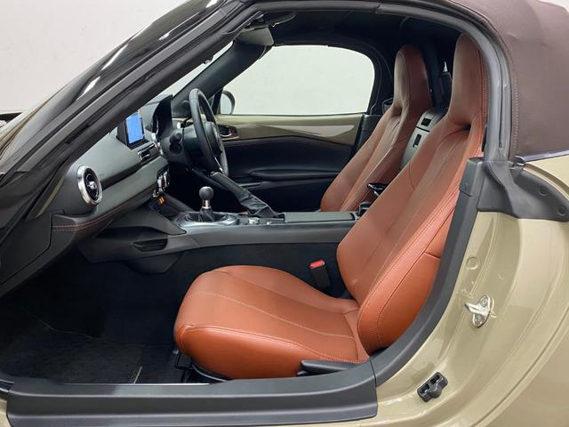 ロードスター ブラウン・トップ　純正ＭＴ　ワンオーナー　Ｂｒｅｍｂｏ社製フロント対向４ピストンキャリパー　１６インチＲＡＹＳ社製鍛造アルミホイール　シート（ナッパレザー／カラー：テラコッタ）　ソフトトップカラー：ブラウン（12枚目）