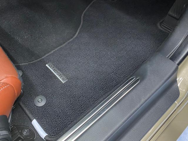 ロードスター ブラウン・トップ　純正ＭＴ　ワンオーナー　Ｂｒｅｍｂｏ社製フロント対向４ピストンキャリパー　１６インチＲＡＹＳ社製鍛造アルミホイール　シート（ナッパレザー／カラー：テラコッタ）　ソフトトップカラー：ブラウン（17枚目）