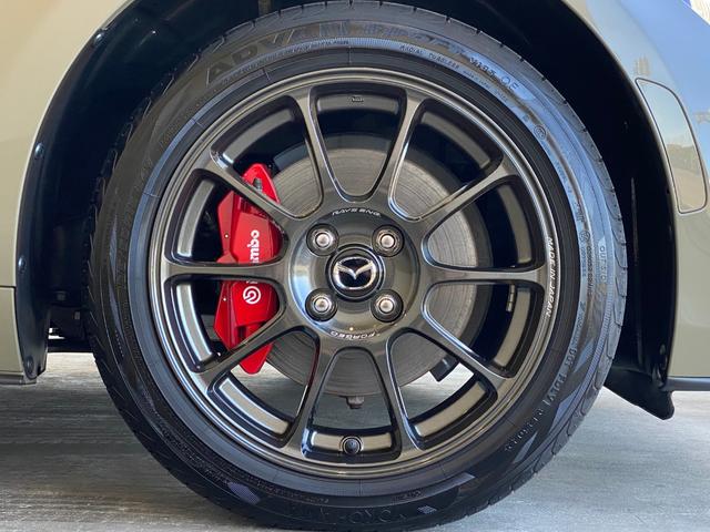 ロードスター ブラウン・トップ　純正ＭＴ　ワンオーナー　Ｂｒｅｍｂｏ社製フロント対向４ピストンキャリパー　１６インチＲＡＹＳ社製鍛造アルミホイール　シート（ナッパレザー／カラー：テラコッタ）　ソフトトップカラー：ブラウン（20枚目）