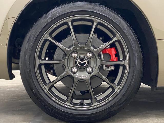 ロードスター ブラウン・トップ　純正ＭＴ　ワンオーナー　Ｂｒｅｍｂｏ社製フロント対向４ピストンキャリパー　１６インチＲＡＹＳ社製鍛造アルミホイール　シート（ナッパレザー／カラー：テラコッタ）　ソフトトップカラー：ブラウン（21枚目）