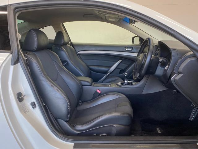 スカイライン 370GT タイプS 純正MT 純正フロアマット KENWOODドライブレコーダー(DRV-MR740) Yupiteruレーダー探知機(A530) アルミ製エンジンフード バックビューモニター 本革巻ステアリング ETC(9枚目)