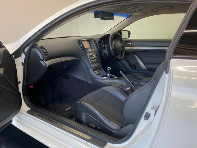 スカイライン 370GT タイプS 純正MT 純正フロアマット KENWOODドライブレコーダー(DRV-MR740) Yupiteruレーダー探知機(A530) アルミ製エンジンフード バックビューモニター 本革巻ステアリング ETC(10枚目)