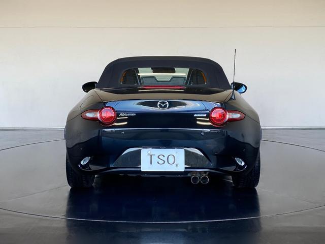 ロードスター Ｓスペシャルパッケージ　純正ＭＴ　禁煙車　オートライトシステム　自動防眩ルームミラー　センターディスプレイ　フルオートエアコン　トルクセンシング式スーパーＬＳＤ　リアスタビライザー　トンネルブレースバー　ＬＥＤヘッドランプ（4枚目）