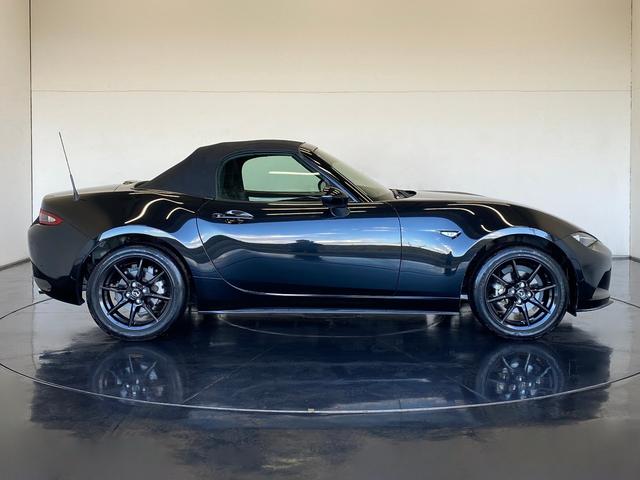 ロードスター Ｓスペシャルパッケージ　純正ＭＴ　禁煙車　オートライトシステム　自動防眩ルームミラー　センターディスプレイ　フルオートエアコン　トルクセンシング式スーパーＬＳＤ　リアスタビライザー　トンネルブレースバー　ＬＥＤヘッドランプ（5枚目）