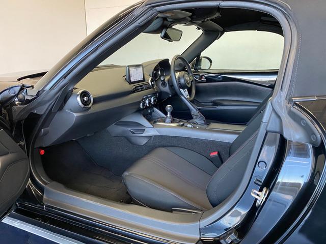 ロードスター Ｓスペシャルパッケージ　純正ＭＴ　禁煙車　オートライトシステム　自動防眩ルームミラー　センターディスプレイ　フルオートエアコン　トルクセンシング式スーパーＬＳＤ　リアスタビライザー　トンネルブレースバー　ＬＥＤヘッドランプ（10枚目）