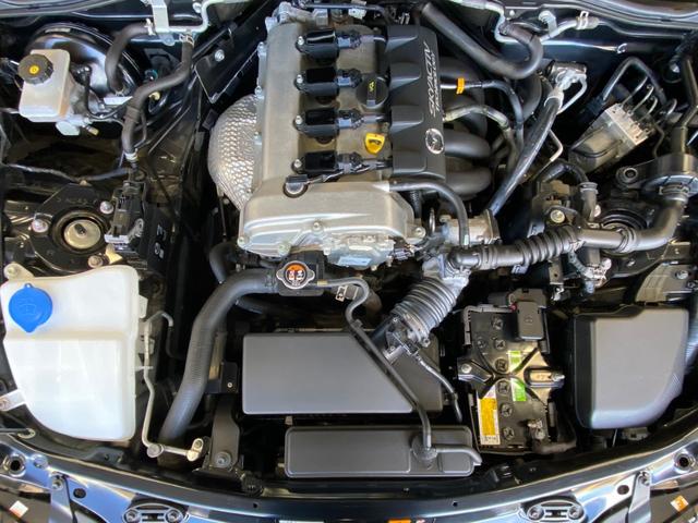 ロードスター Ｓスペシャルパッケージ　純正ＭＴ　禁煙車　オートライトシステム　自動防眩ルームミラー　センターディスプレイ　フルオートエアコン　トルクセンシング式スーパーＬＳＤ　リアスタビライザー　トンネルブレースバー　ＬＥＤヘッドランプ（17枚目）