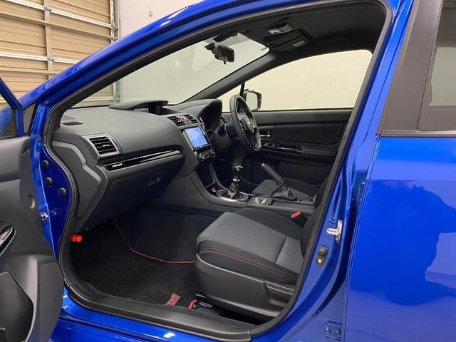 ＷＲＸ ＳＴＩ タイプＲＡ－Ｒ　純正ＭＴ　５００台限定車　禁煙車　ＥＪ２０バランスドＢＯＸＥＲ　ＳＴＩ製ＢＢＳホイール　ブレンボ製ベンチレーテッドディスクブレーキ　ＳＴＩ低背圧パフォーマンスマフラー　ＲＡ－Ｒリヤオーナメント（8枚目）