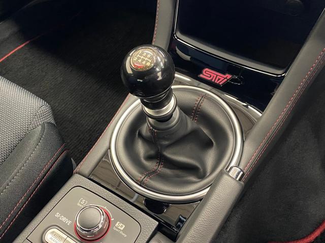 ＷＲＸ ＳＴＩ タイプＲＡ－Ｒ　純正ＭＴ　５００台限定車　禁煙車　ＥＪ２０バランスドＢＯＸＥＲ　ＳＴＩ製ＢＢＳホイール　ブレンボ製ベンチレーテッドディスクブレーキ　ＳＴＩ低背圧パフォーマンスマフラー　ＲＡ－Ｒリヤオーナメント（15枚目）