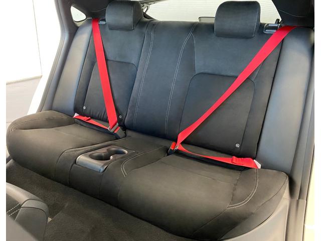 シビック タイプR レーシングブラックパッケージ 純正MT ワンオーナー 禁煙車 ウルトラスエードダッシュボード/フロントドアライニング 前席(ラックススエード) ワイヤレス充電器 自動防眩ルームミラー エアコンアウトレットノブ(ブラック) ETC(12枚目)