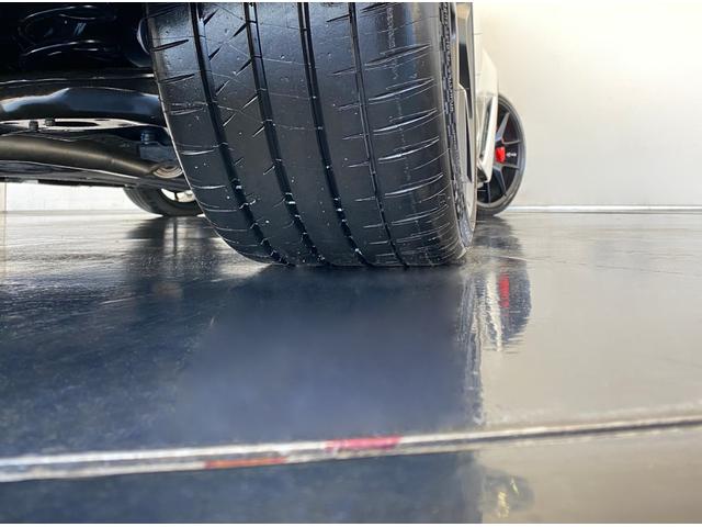 シビック タイプR レーシングブラックパッケージ 純正MT ワンオーナー 禁煙車 ウルトラスエードダッシュボード/フロントドアライニング 前席(ラックススエード) ワイヤレス充電器 自動防眩ルームミラー エアコンアウトレットノブ(ブラック) ETC(22枚目)