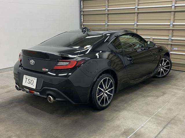 ＧＲ８６ ＳＺ　純正ＭＴ　ＴＲＤスポーツサイドバイザー　ＧＲエアロスタビライジングカバー　純正フロアマット　セルスター製前後ドラレコ　ＢＳＭ　リア３面プライバシーフィルム　本革巻き３本スポークステアリングホイール（2枚目）