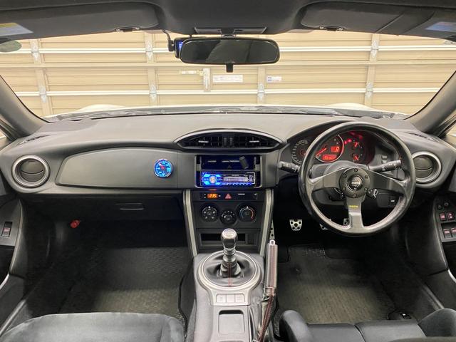 ＢＲＺ Ｒ　純正ＭＴ　ＳＴＩアンダースポイラー（フロント／サイド）　ＺＣ６（グレードＧＴ）純正ホイール　ＢＲＩＤＥフルバケットシート（運転席）　ｍｏｍｏステアリング　社外ウイング　電波式リモコンドアロック（4枚目）