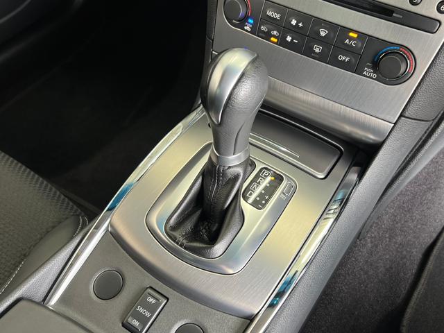 ＡＲＲＯＷＺ車高調　純正オプションマフラー　純正オプショントランクスポイラー　社外ドアノブ　社外フロアマット　４輪アルミキャリパー対向ピストンブレーキ　本革巻ステアリング　マグネシウム製パドルシフト