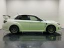 インプレッサ ＷＲＸ　ＳＴｉ　純正ＭＴ　社外フロントフェンダー　社外ヘッドライト　社外テールランプ　社外グリル　社外カーボンリアウイング　ｂｒｅｍｂｏ製対向ブレーキキャリパー　マルチモードＤＣＣＤ　フロントヘリカルＬＳＤ（5枚目）