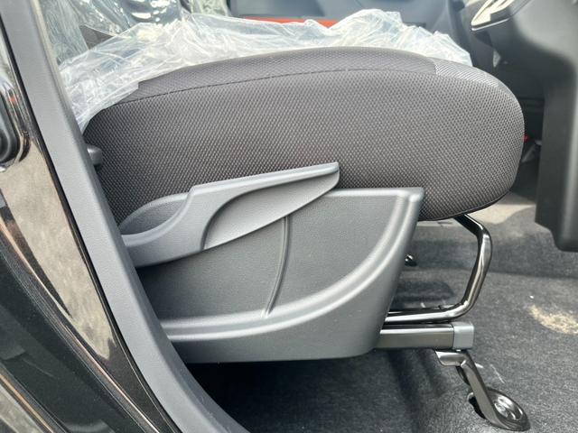 タント ファンクロス　届出済未使用車／ＬＥＤヘッドライト／両側パワースライドドア／バックカメラ／衝突被害軽減ブレーキ／コーナーセンサー／オートエアコン／シートヒーター／電動パーキングブレーキ／オートホールドブレーキ／（30枚目）