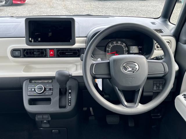 ムーヴキャンバス ストライプスＸ　届出済未使用車／両側パワースライドドア／衝突被害軽減ブレーキ／コーナーセンサー／スマートキー／プッシュスタート／オートエアコン／アイドリングストップ付き／オートライト／シートリフター／電動格納ミラー／（6枚目）