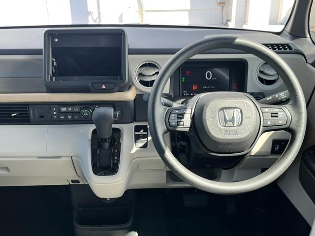 Ｎ－ＢＯＸ ベースグレード　届出済未使用車／ホンダセンシング／ＬＥＤヘッドライト／両側パワースライドドア／バックカメラ／衝突被害軽減ブレーキ／コーナーセンサー／電動パーキングブレーキ／オートブレーキホールド／ＡＣＣ／オートライト（4枚目）