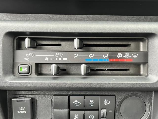 ハイゼットトラック スタンダードＳＡＩＩＩｔ　届出済未使用車／スマートアシスト／衝突被害軽減ブレーキ／コーナーセンサー／オートライト／オートハイビーム／アイドリングストップ／自社保証付き／車線逸脱抑制制御機能／府見間違い防止機能付／オーディオレス（13枚目）