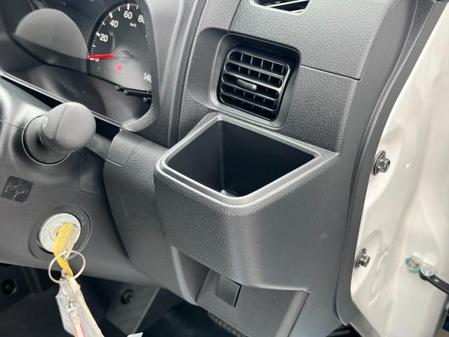 ハイゼットトラック スタンダードＳＡＩＩＩｔ　届出済未使用車／スマートアシスト／衝突被害軽減ブレーキ／コーナーセンサー／オートライト／オートハイビーム／アイドリングストップ／自社保証付き／車線逸脱抑制制御機能／府見間違い防止機能付／オーディオレス（17枚目）