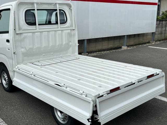 ハイゼットトラック スタンダードＳＡＩＩＩｔ　届出済未使用車／スマートアシスト／衝突被害軽減ブレーキ／コーナーセンサー／オートライト／オートハイビーム／アイドリングストップ／自社保証付き／車線逸脱抑制制御機能／府見間違い防止機能付／オーディオレス（30枚目）