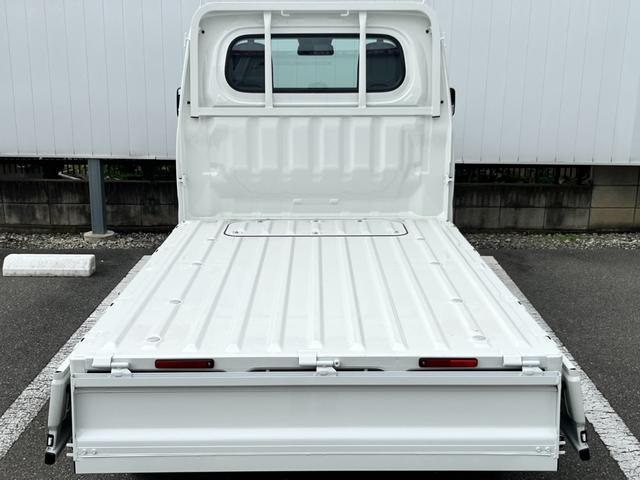 ハイゼットトラック スタンダードＳＡＩＩＩｔ　届出済未使用車／スマートアシスト／衝突被害軽減ブレーキ／コーナーセンサー／オートライト／オートハイビーム／アイドリングストップ／自社保証付き／車線逸脱抑制制御機能／府見間違い防止機能付／オーディオレス（31枚目）
