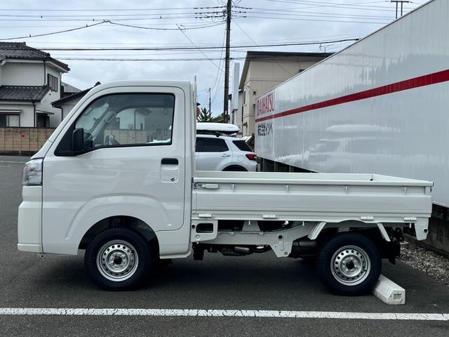ハイゼットトラック スタンダードＳＡＩＩＩｔ　届出済未使用車／スマートアシスト／衝突被害軽減ブレーキ／コーナーセンサー／オートライト／オートハイビーム／アイドリングストップ／自社保証付き／車線逸脱抑制制御機能／府見間違い防止機能付／オーディオレス（36枚目）