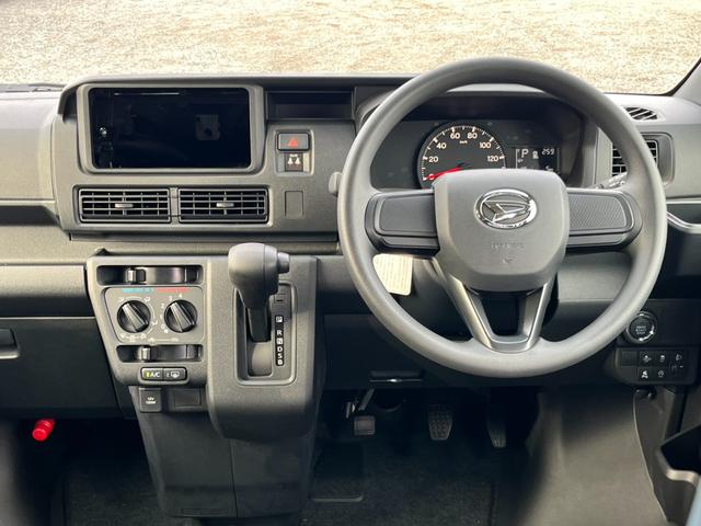 ハイゼットカーゴ クルーズ　届出済未使用車／スマートアシスト／スマートキー／プッシュスタート／オートライト／衝突被害軽減ブレーキ／コーナーセンサー／アイドリングストップ／オートハイビーム／（6枚目）