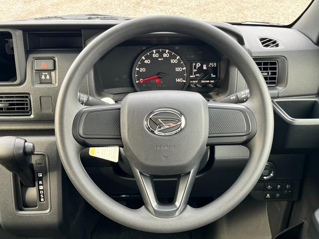 ハイゼットカーゴ クルーズ　届出済未使用車／スマートアシスト／スマートキー／プッシュスタート／オートライト／衝突被害軽減ブレーキ／コーナーセンサー／アイドリングストップ／オートハイビーム／（9枚目）