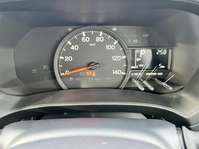 ハイゼットカーゴ クルーズ　届出済未使用車／スマートアシスト／スマートキー／プッシュスタート／オートライト／衝突被害軽減ブレーキ／コーナーセンサー／アイドリングストップ／オートハイビーム／（10枚目）