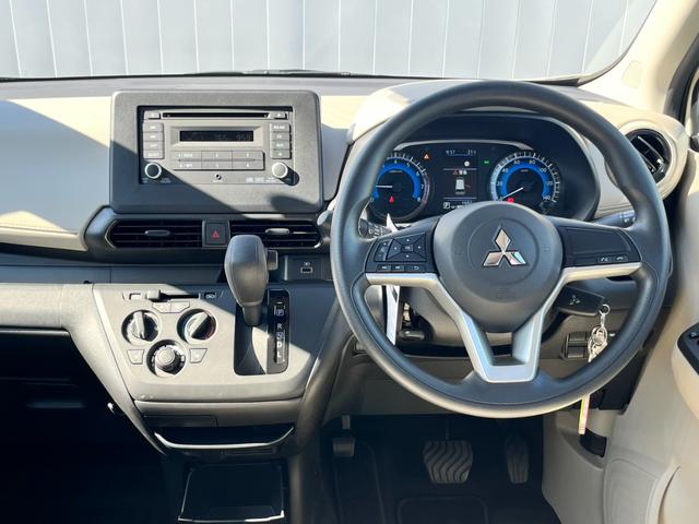 ｅＫワゴン Ｍ　バックカメラ／純正ＣＤオーディオ／オートライト／キーレス／衝突被害軽減ブレーキ／前後コーナーセンサー／ステアリングリモコン／アイドリングストップ／電動格納ミラー／シートリフター／ハロゲンヘッドライト（6枚目）