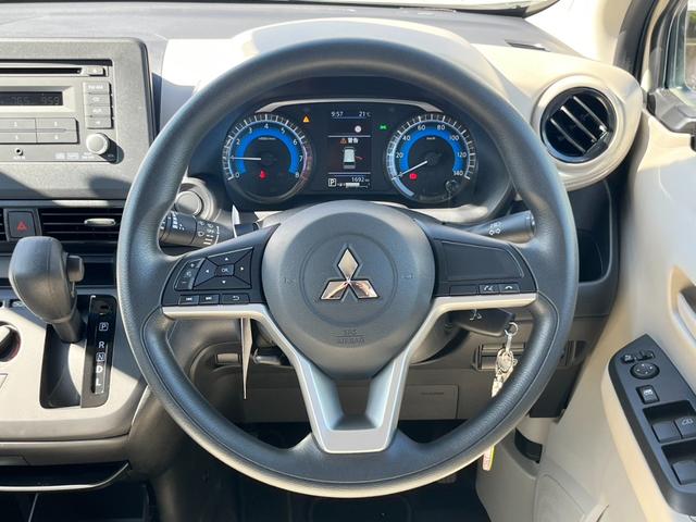 ｅＫワゴン Ｍ　バックカメラ／純正ＣＤオーディオ／オートライト／キーレス／衝突被害軽減ブレーキ／前後コーナーセンサー／ステアリングリモコン／アイドリングストップ／電動格納ミラー／シートリフター／ハロゲンヘッドライト（10枚目）