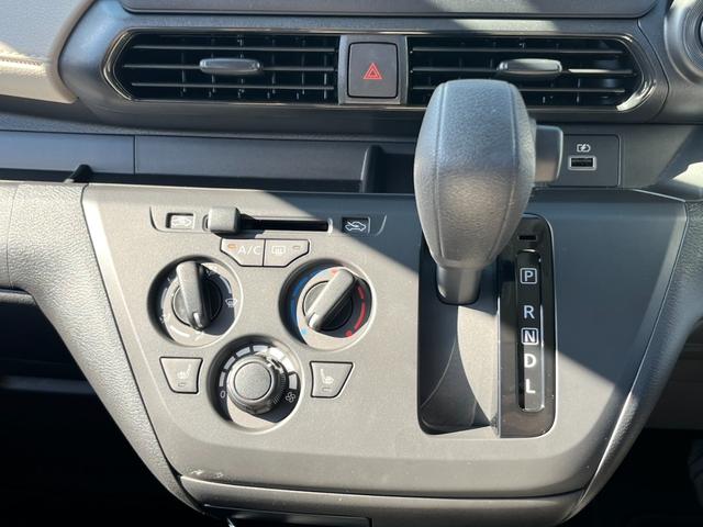 ｅＫワゴン Ｍ　バックカメラ／純正ＣＤオーディオ／オートライト／キーレス／衝突被害軽減ブレーキ／前後コーナーセンサー／ステアリングリモコン／アイドリングストップ／電動格納ミラー／シートリフター／ハロゲンヘッドライト（16枚目）