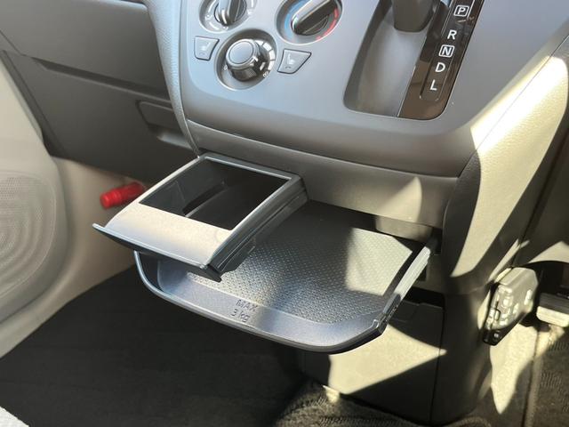 eKワゴン M バックカメラ/純正CDオーディオ/オートライト/キーレス/衝突被害軽減ブレーキ/前後コーナーセンサー/ステアリングリモコン/アイドリングストップ/電動格納ミラー/シートリフター/ハロゲンヘッドライト(16枚目)