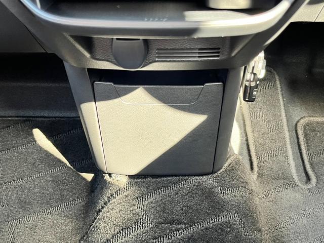 eKワゴン M バックカメラ/純正CDオーディオ/オートライト/キーレス/衝突被害軽減ブレーキ/前後コーナーセンサー/ステアリングリモコン/アイドリングストップ/電動格納ミラー/シートリフター/ハロゲンヘッドライト(17枚目)