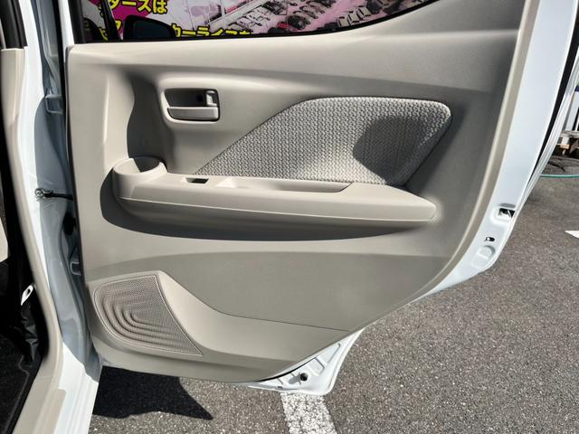 eKワゴン M バックカメラ/純正CDオーディオ/オートライト/キーレス/衝突被害軽減ブレーキ/前後コーナーセンサー/ステアリングリモコン/アイドリングストップ/電動格納ミラー/シートリフター/ハロゲンヘッドライト(32枚目)