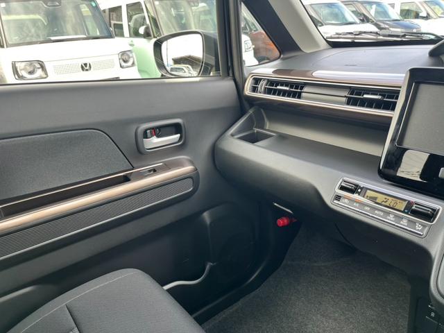 ワゴンRカスタムZ ハイブリッドZX 届出済未使用車/スズキセーフティサポート/LEDヘッドライト/スマートキー/プッシュスタート/衝突被害軽減ブレーキ/コーナーセンサー/アイドリングストップ/シートヒーター/オートエアコン/オートライト(22枚目)