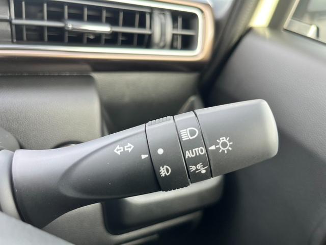 ワゴンRカスタムZ ハイブリッドZX 届出済未使用車/スズキセーフティサポート/LEDヘッドライト/スマートキー/プッシュスタート/衝突被害軽減ブレーキ/コーナーセンサー/アイドリングストップ/シートヒーター/オートエアコン/オートライト(13枚目)