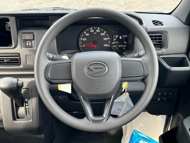 ハイゼットカーゴ スペシャル　届出済未使用車／スマートアシスト／衝突被害軽減ブレーキ／コーナーセンサー／オートライト／アイドリングストップ／ハロゲンヘッドライト／両側スライドドア／踏み間違い防止／オートマチックハイビーム（9枚目）