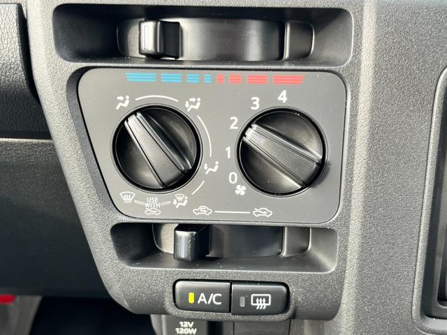 ハイゼットカーゴ スペシャル　届出済未使用車／スマートアシスト／衝突被害軽減ブレーキ／コーナーセンサー／オートライト／アイドリングストップ／ハロゲンヘッドライト／両側スライドドア／踏み間違い防止／オートマチックハイビーム（13枚目）