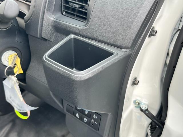 ハイゼットカーゴ スペシャル　届出済未使用車／スマートアシスト／衝突被害軽減ブレーキ／コーナーセンサー／オートライト／アイドリングストップ／ハロゲンヘッドライト／両側スライドドア／踏み間違い防止／オートマチックハイビーム（15枚目）