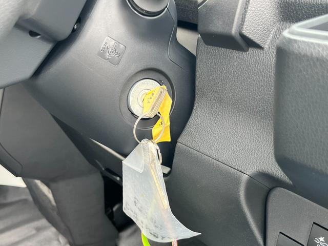 ハイゼットカーゴ スペシャル　届出済未使用車／スマートアシスト／衝突被害軽減ブレーキ／コーナーセンサー／オートライト／アイドリングストップ／ハロゲンヘッドライト／両側スライドドア／踏み間違い防止／オートマチックハイビーム（16枚目）